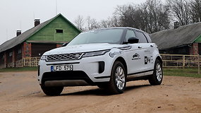 Renkame „Tautos automobilį 2020“ : „Range Rover Evoque“ su „stikliniu dugnu“