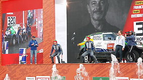 Ant 2020-ųjų Dakaro podiumo tradicinis Vaidoto Žalos ir Sauliaus Jurgelėno šuoliukas