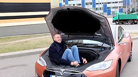 Lenktynininkas S.Juodviršis apie „Tesla“ automobilį: „Variklio garsas, kaip dulkių siurblio“