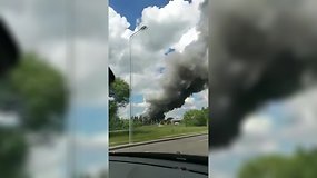 Alytaus metalo laužo supirktuvėje kilo didžiulis gaisras