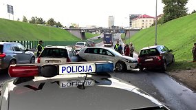 Vilniuje rytinio piko metu į masinę avariją pateko šeši automobiliai