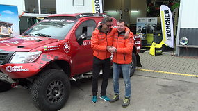 Antano Juknevičiaus ir Dariaus Vaičiulio Dakaro automobilis išlydėtas į Pietų Ameriką