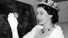 Archyviniai kadrai: devyniasdešimt karalienės Elizabeth II metų