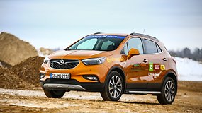 „Opel Mokka X“ – visureigis ir hečbekas viename