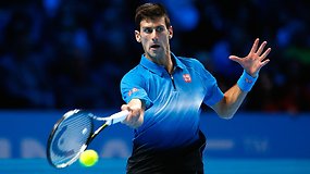 Novakas Džokovičius sezoną baigė pergale prieš Rogerį Federerį ir triumfu Londone