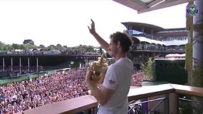 Andy Murray su Vimbldono čempiono trofėjumi