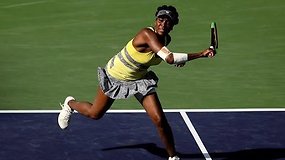 Venus Williams asitiesė ir pasiekė „BNP Paribas Open“ ketvirtfinalį