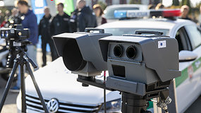 Policija pristatė naujos kartos mobilius lazerinius greičio matuoklius „PoliScan FM1“