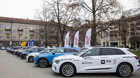 Renkame „Tautos automobilį 2020“: elektromobilis be veidrodėlių „Audi e-tron“
