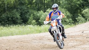 Enduro motociklą išbandęs Jonas Jonušas: padėjo vairavimo patirtis