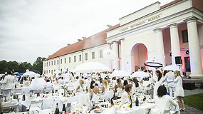 Netikėtoje sostinės vietoje – šimtai „Vakarienės baltai“ dalyvių