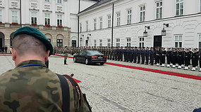 Gitanas Nausėda atvyksta į Lenkijos prezidento rūmus susitikti su Andrzejumi Duda