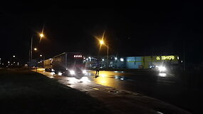 Pareigūnai krovininiam transportui neleidžia įvažiuoti į Marijampolę