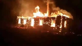 Naktį kilo įtartinas gaisras vaizdingoje Vilniaus vietoje