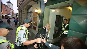 R.Karbauskio laukusiems žurnalistams buvo iškviesta policija