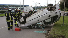 Avarijos metu BMW sužalojo „Opel“ važiavusią moterį ir vaiką