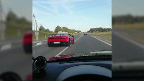 Nufilmuotas Pauliaus Aršausko „Lamborghini“ atliekamas manevras