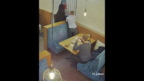 Stebėjimo kameros užfiksavo kišenvagį restorane Laisvės alėjoje
