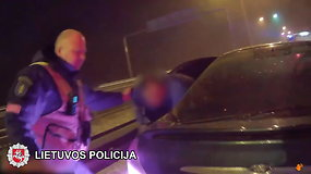 Radviliškio rajone nufilmuotos automobilio, kuriame du keleiviai ir nė vieno vairuotojo, gaudynės