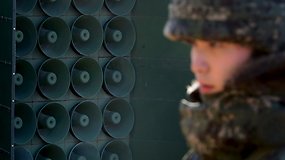 Šiaurės Korėja vėl girdi propagandos garsiakalbių transliacijas