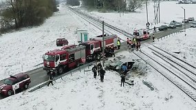 Geležinkelio pervažoje prie Kaišiadorių automobilis „Toyota“ susidūrė su traukiniu