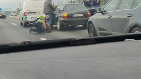 Narkotikų pirkėjų sulaikymo operacija greitkelyje prie Kauno