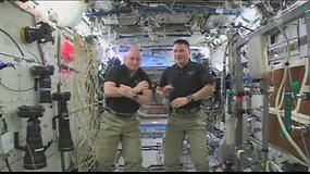 JAV astronautai paminėjo Padėkos dieną Tarptautinėje kosminėje stotyje