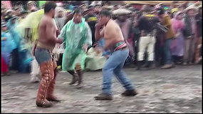 Tradicija Peru: santykius ir nesutarimus išsiaiškina muštynėse