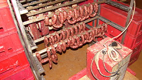 Antisanitarinėmis sąlygomis ruošta mėsa prekiavo dešimtmetį