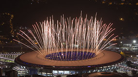 „Maracanos“ stadioną nušvietė įspūdingi žaidynių atidarymo fejerverkai