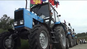 Rusijoje korupcija nepatenkinti ūkininkai teisybės ieškoti į Maskvą važiuoja traktoriais