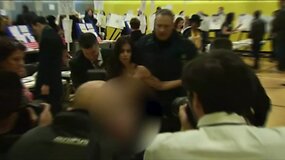 Dvi merginos balsavimo vietoje surengė nuogą protestą prie&scaron; D.Trumpą