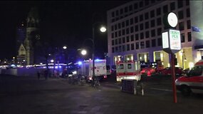 Berlyne įtariamas teroro aktas &ndash; sunkvežimis įlėkė į minią Kalėdų mugėje