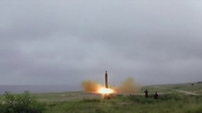 Šiaurės Korėja vėl atliko balistinės raketos bandymą