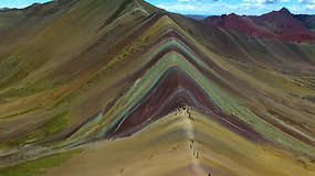 Peru esantys kalnai pakeri savo spalvomis