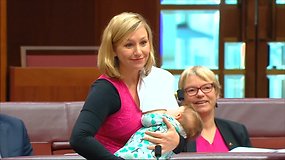 Australijoje žindantis kūdikis senatorei nesutrukdė pateikti įstatymo projektą