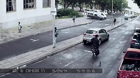 I&scaron; pirmo žvilgsnio komi&scaron;kų vaizdų rinkinys įrodo, kodėl negalima ra&scaron;yti žinučių vairuojant