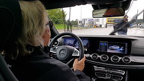 „Saugu kelyje“: kaip veikia „Mercedes“ pėsčiųjų aptikimo sistema