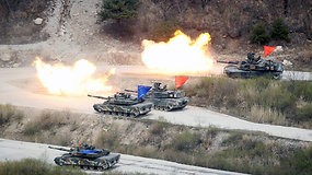 Pietų Korėja ir JAV tęsia didžiulio masto karines pratybas