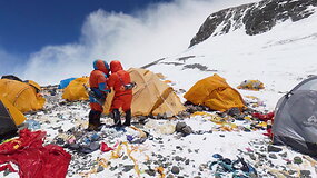 &bdquo;Kiek akis užmato &ndash; vien &scaron;iuk&scaron;lės&ldquo;: alpinistas Saulius Damulevičius atskleidė nematomą Everesto pusę