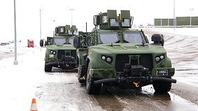 JLTV karinis automobilis