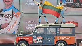 Karolis Rai&scaron;ys ant Dakaro ralio apdovanojimų pakylos