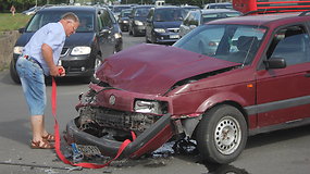 Panevėžyje susidūrė „Peugeot“ ir „Volkswagen“