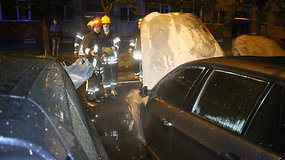 Trijų automobilių gaisras Panevėžyje