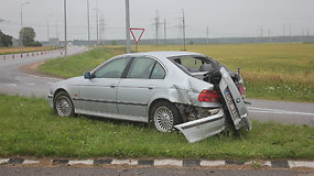 Panevėžio aplinkkelyje BMW susidūrė su vilkiku