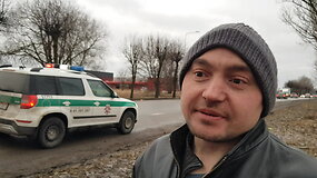 Vairuotojas pareigūnų nepastebejo