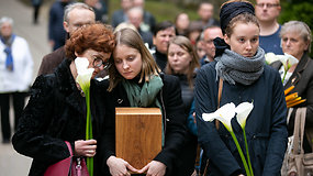 Vytautas Šerėnas išlydėtas į paskutinę kelionę: būrys žmonių ir jautrūs žmonos žodžiai