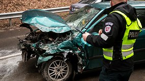 Sostinėje susidūrė krovininis ir lengvasis automobiliai – nukentėjo abu vairuotojai