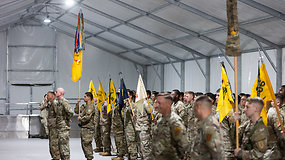 Pabradėje vyko JAV rotacinių pajėgų vėliavų pakeitimo ceremonija