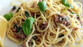 Sočiai vakarienei – spagečiai su tunu ir kaparėliais